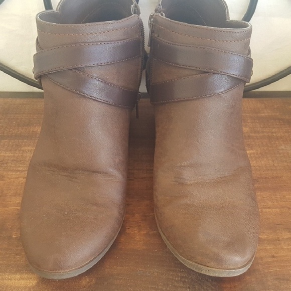 Indigo Rd "Slaire" Ankle Boots
Brown 9M - Picture 2 of 6